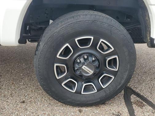 Star White 2024 Ford F-250 Platinum