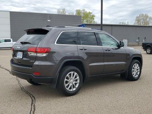 Granite Crystal Clearcoat Metallic 2021 Jeep Grand Cherokee Laredo E