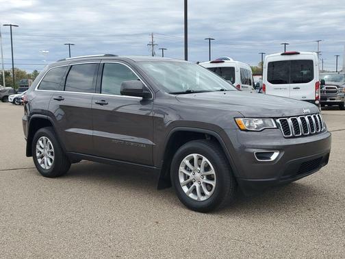 Granite Crystal Clearcoat Metallic 2021 Jeep Grand Cherokee Laredo E