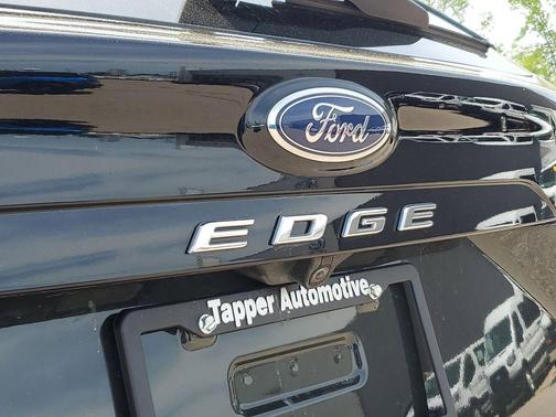 Green 2024 Ford Edge SEL