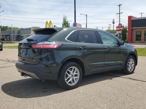 Green 2024 Ford Edge SEL