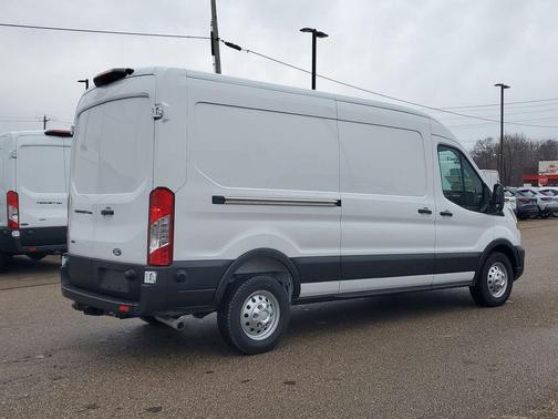 Oxford White 2026 Ford Transit-250 148 WB Medium Roof Cargo