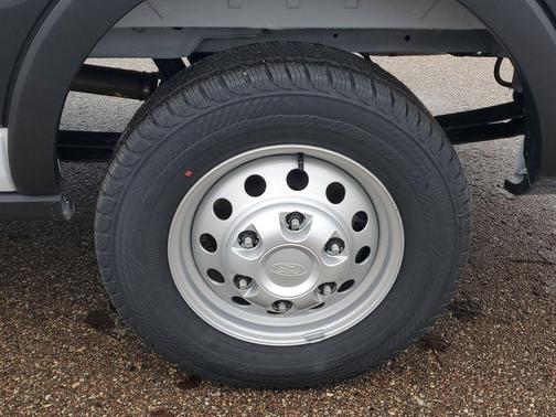 Oxford White 2026 Ford Transit-250 148 WB Medium Roof Cargo