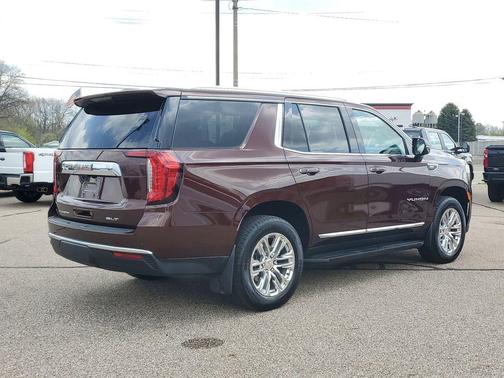 Redwood Metallic 2022 GMC Yukon SLT