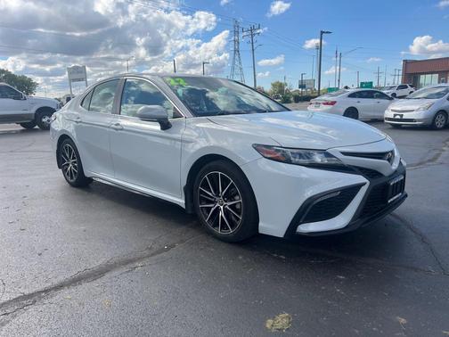 2022 Toyota Camry SE