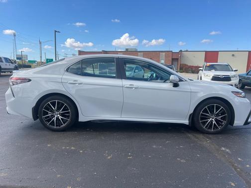 2022 Toyota Camry SE