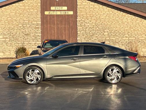 2025 Hyundai ELANTRA SEL