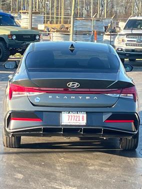 2025 Hyundai ELANTRA SEL