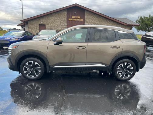 2025 Nissan Kicks SV
