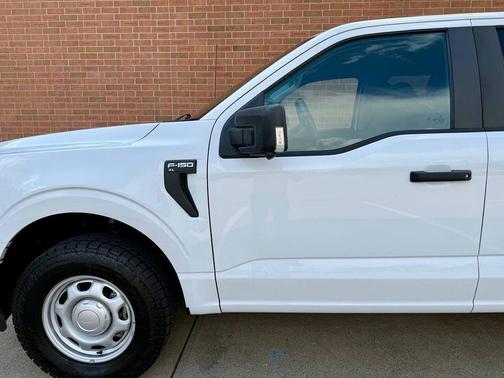Oxford White 2022 Ford F-150 XL