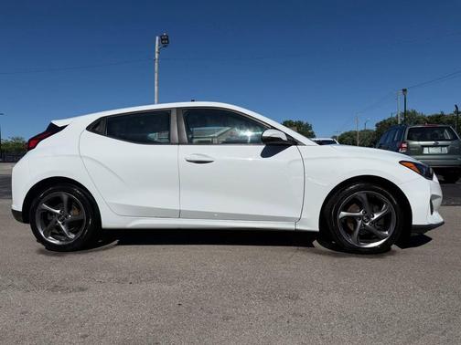 Chalk White 2019 Hyundai Veloster 2