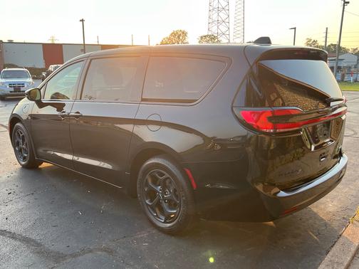 2022 Chrysler Pacifica Hybrid Touring L