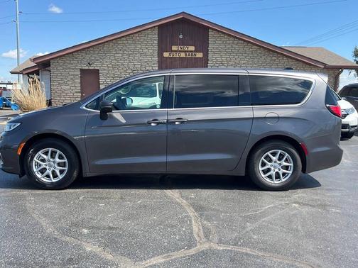 Granite Crystal Metallic Clearcoat 2023 Chrysler Pacifica Touring L