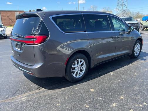 Granite Crystal Metallic Clearcoat 2023 Chrysler Pacifica Touring L