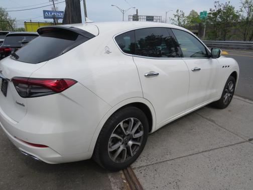 WHITE 2021 Maserati Levante Base