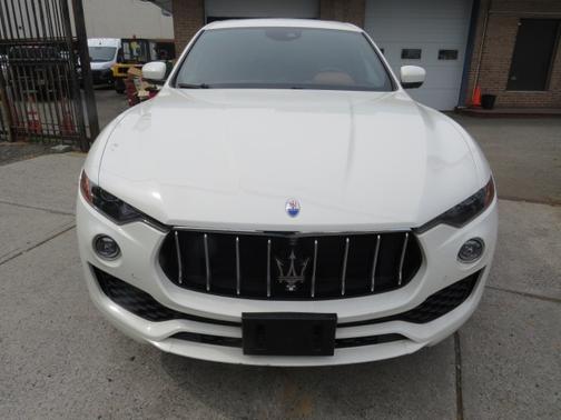 WHITE 2021 Maserati Levante Base