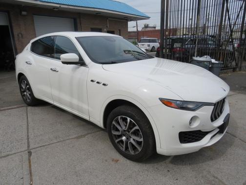 WHITE 2021 Maserati Levante Base