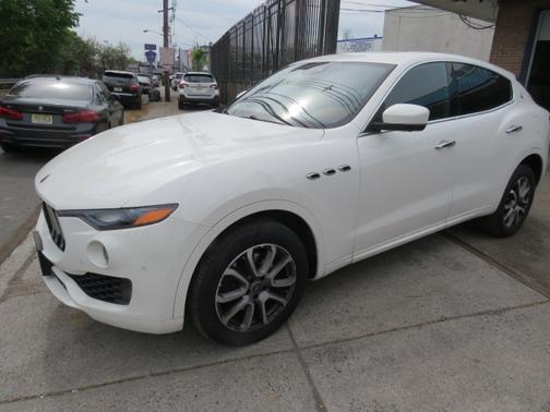 WHITE 2021 Maserati Levante Base