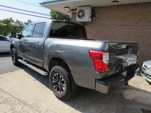 2017 Nissan Titan SL