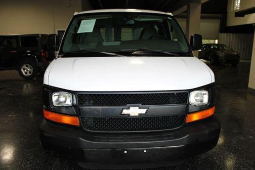 White 2005 Chevrolet Express 2500 Cargo