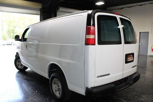 White 2005 Chevrolet Express 2500 Cargo