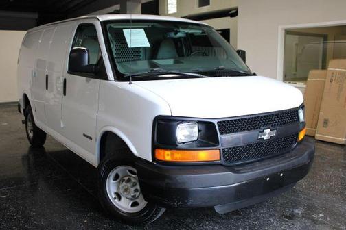 White 2005 Chevrolet Express 2500 Cargo