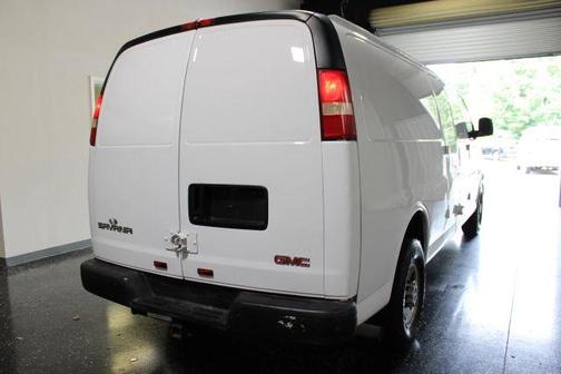White 2008 GMC Savana 2500 Work Van