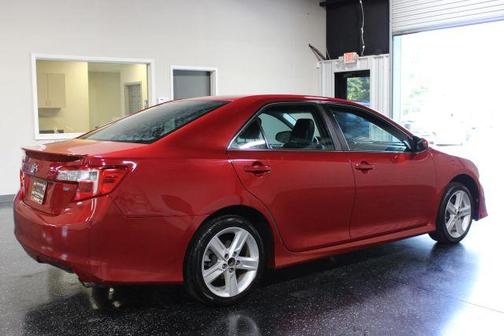 Red 2014 Toyota Camry SE