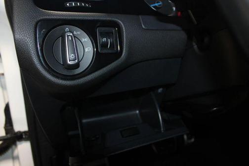 2016 Volkswagen Golf R 4-Door