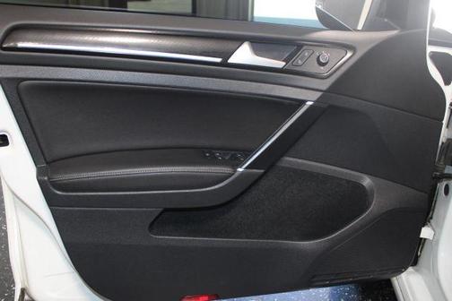 2016 Volkswagen Golf R 4-Door