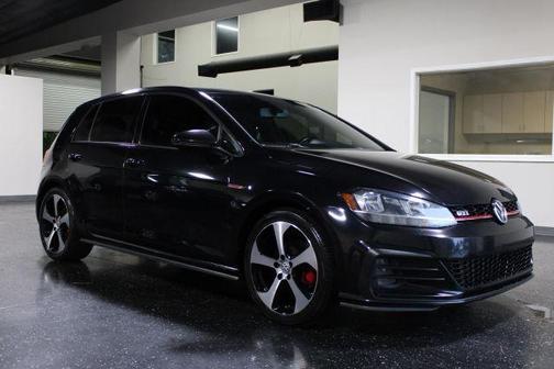 Deep Black Pearl Effect 2018 Volkswagen Golf GTI 2.0T S 4-Door
