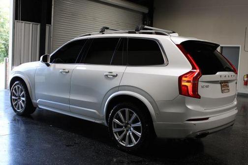 White 2017 Volvo XC90 T6 Momentum