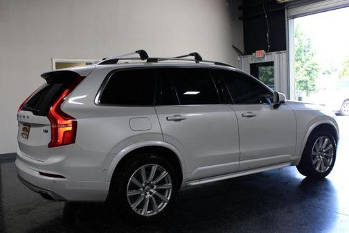 White 2017 Volvo XC90 T6 Momentum