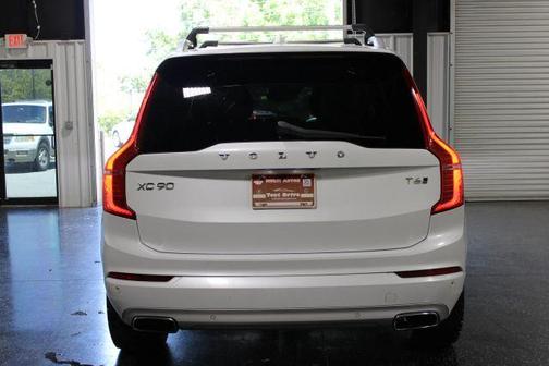 White 2017 Volvo XC90 T6 Momentum