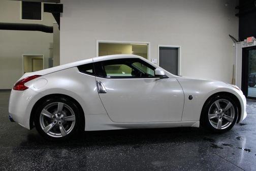 Pearl White 2011 Nissan 370Z Base