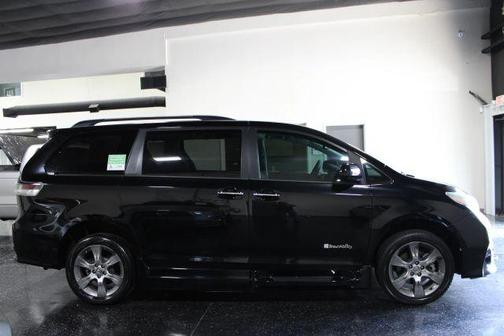 Black 2015 Toyota Sienna SE