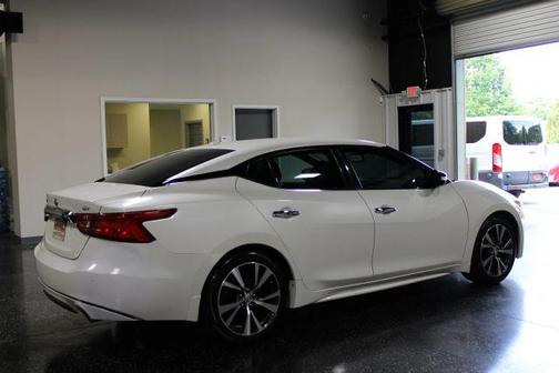 White 2017 Nissan Maxima 3.5 SV