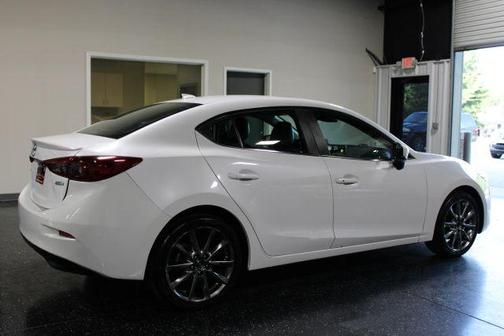 Snowflake White Pearl Metallic 2018 Mazda Mazda3 Grand Touring