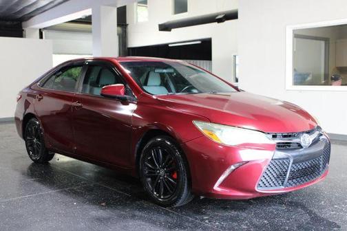 Red 2016 Toyota Camry SE