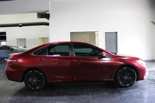 Red 2016 Toyota Camry SE