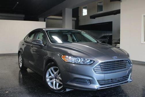 Gray 2013 Ford Fusion SE