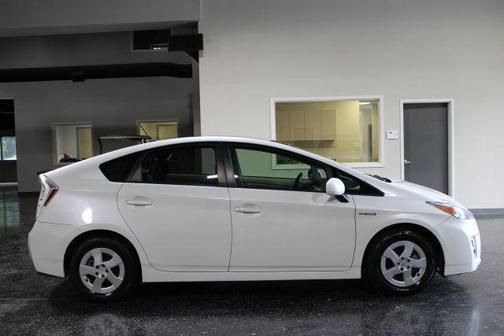 White 2010 Toyota Prius IV