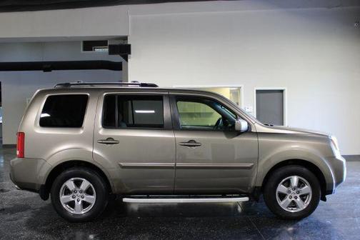 Brown 2011 Honda Pilot EX