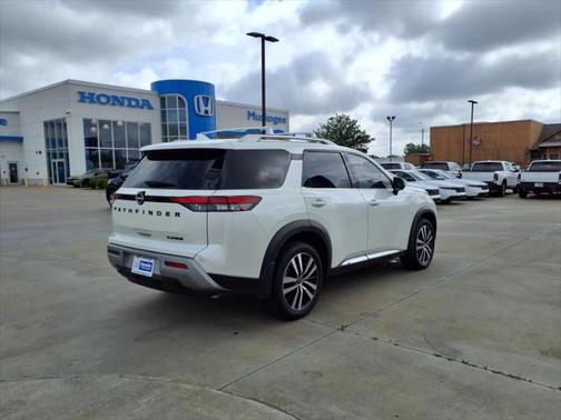 2023 Nissan Pathfinder Platinum FWD