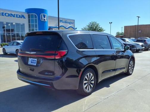 2023 Chrysler Pacifica Hybrid Touring L