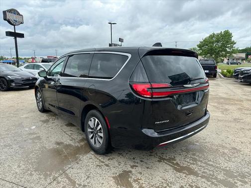2023 Chrysler Pacifica Hybrid Touring L