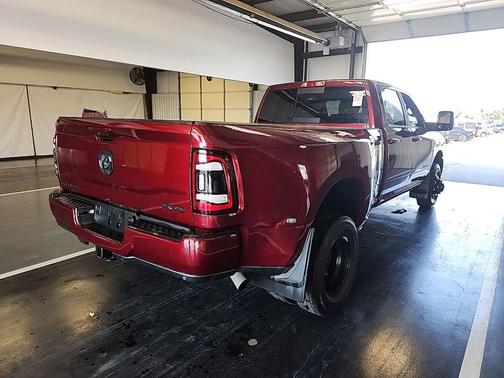 2024 RAM 3500 Laramie Crew Cab 4x4 8' Box