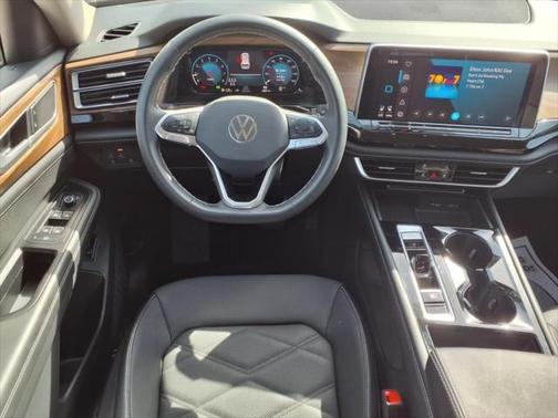 2024 Volkswagen Atlas 2.0T SE w/Technology 4MOTION