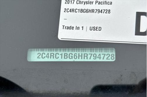 2017 Chrysler Pacifica Touring-L