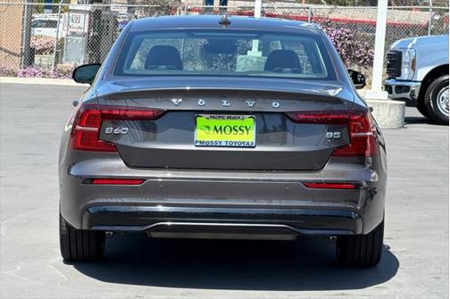 2024 Volvo S60 B5 Plus Dark Theme